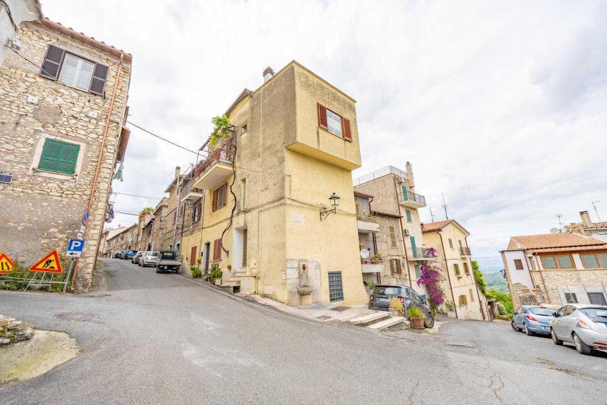Montecelio Golden House - Housity