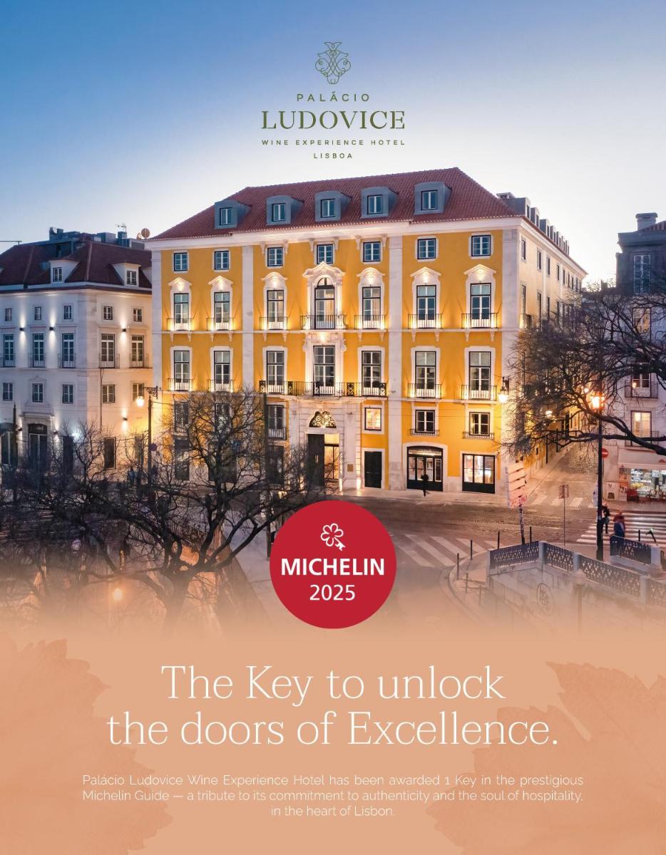 um cartaz para a chave que abre as portas da excelência em Palácio Ludovice Wine Experience Hotel em Lisboa um cartaz para a chave que abre as portas da excelência em Palácio Ludovice Wine Experience Hotel em Lisboa