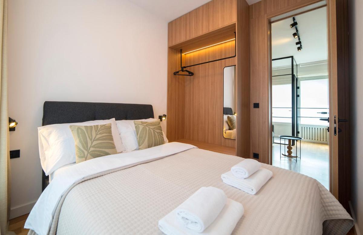 The Minted Wood - Stylish 2-Bedroom Apartment with Parking - Housity