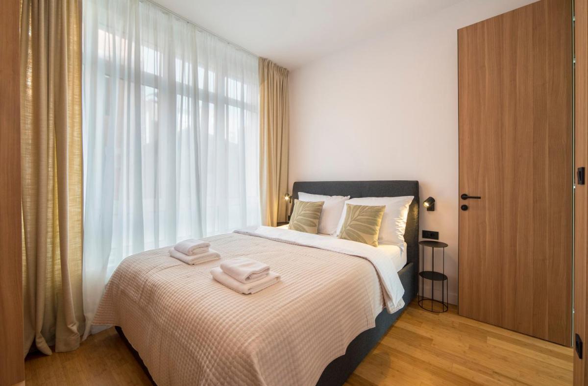 The Minted Wood - Stylish 2-Bedroom Apartment with Parking - Housity