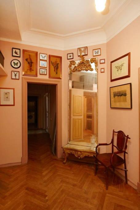 Apartments Paradniy Peterburg - Housity