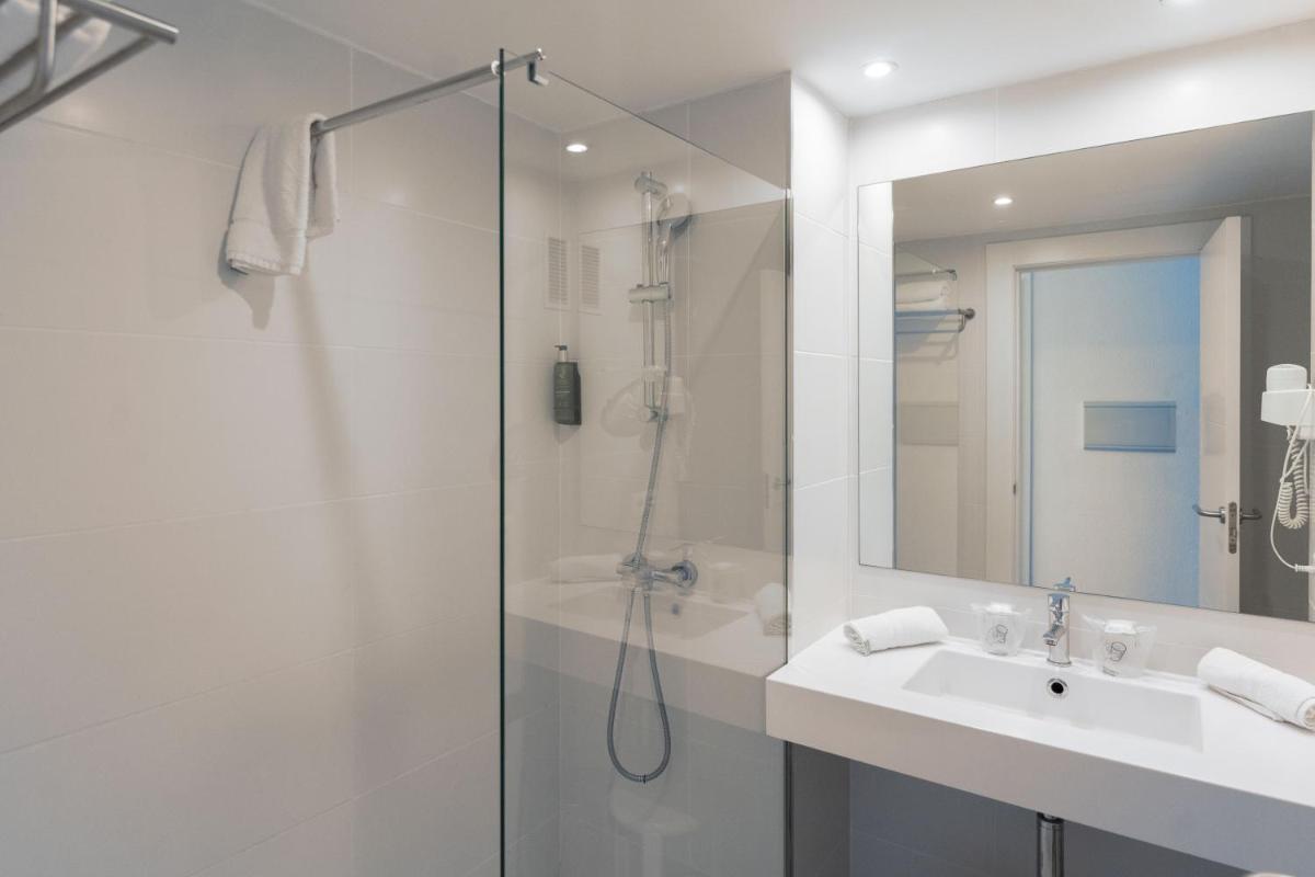 Un baño de Flamboyan Caribe Hotel & Spa
