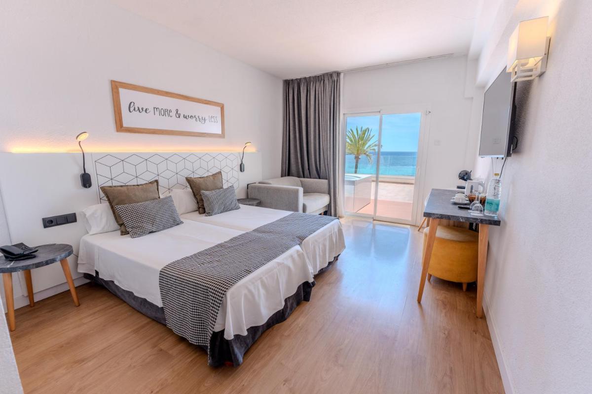 Cama o camas de una habitación en Flamboyan Caribe Hotel & Spa