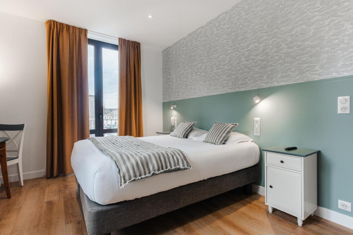 Un ou plusieurs lits dans un hébergement de l'établissement Hôtel Spa De La Citadelle Lorient
