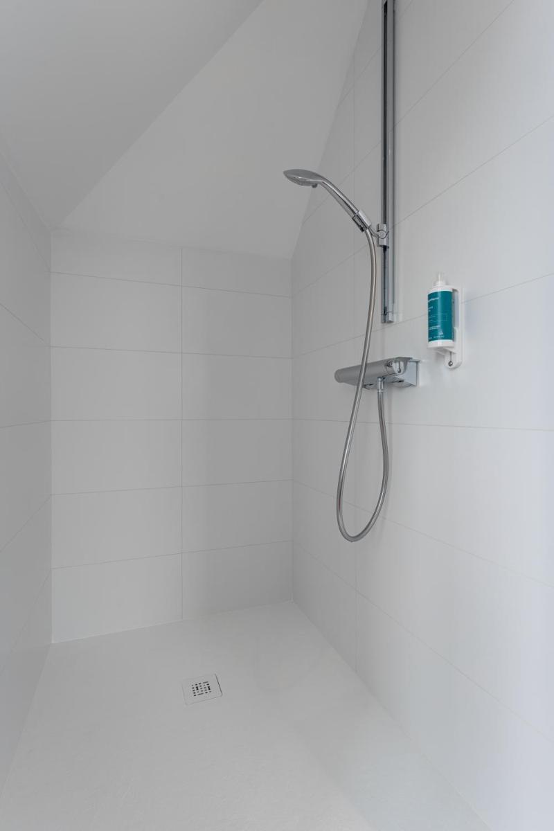 Salle de bains dans l'établissement Hôtel Spa De La Citadelle Lorient
