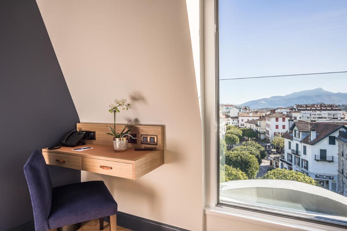 Vue générale sur la montagne ou vue sur la montagne depuis l'hôtel