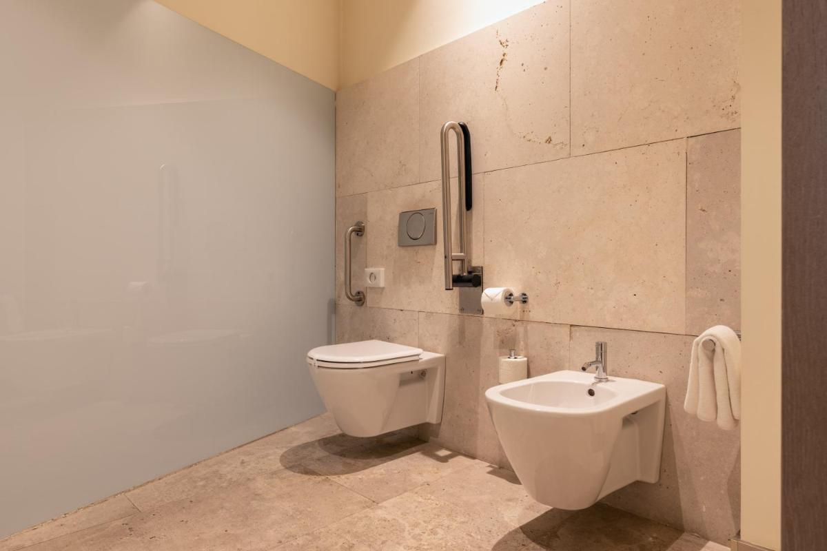 Un baño de Parador de Alcalá de Henares