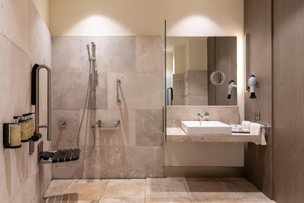 Un baño de Parador de Alcalá de Henares