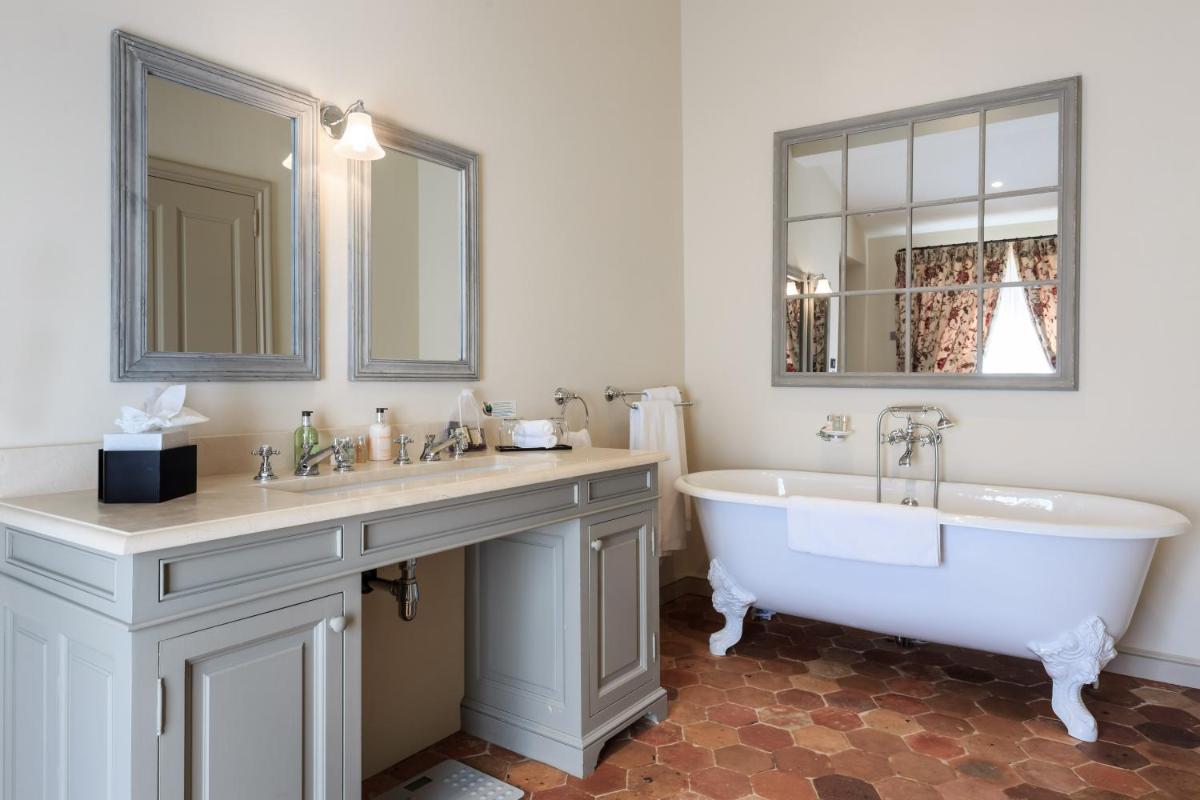 Salle de bains dans l'établissement Château de Berne