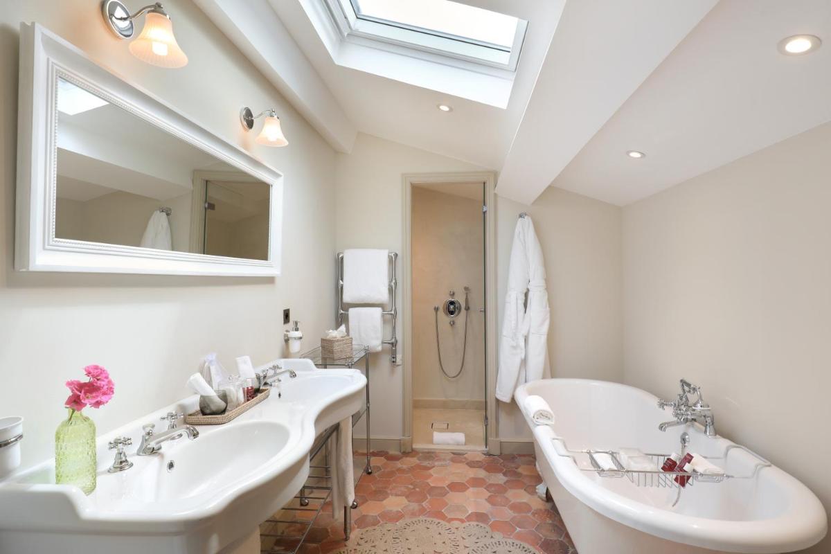 Salle de bains dans l'établissement Château de Berne
