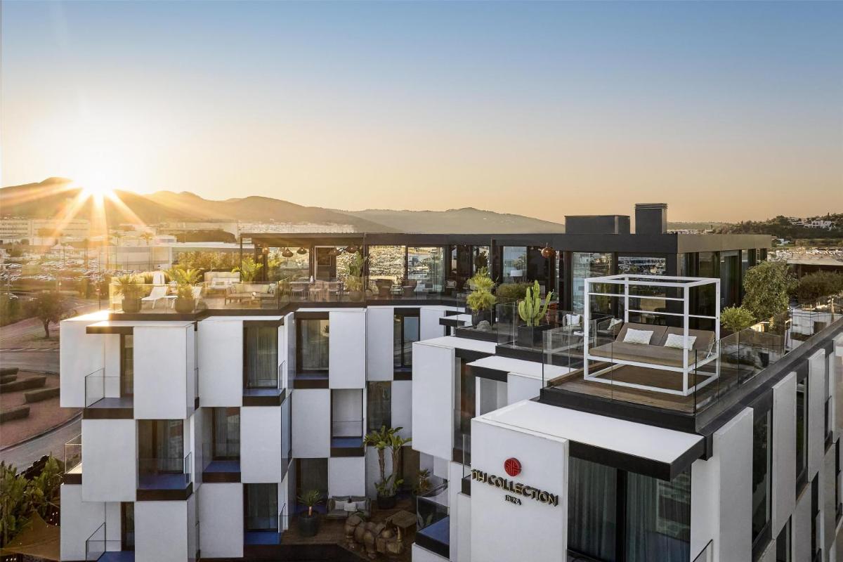 una vista aérea de un edificio con puesta de sol en NH Collection Ibiza, en Ibiza