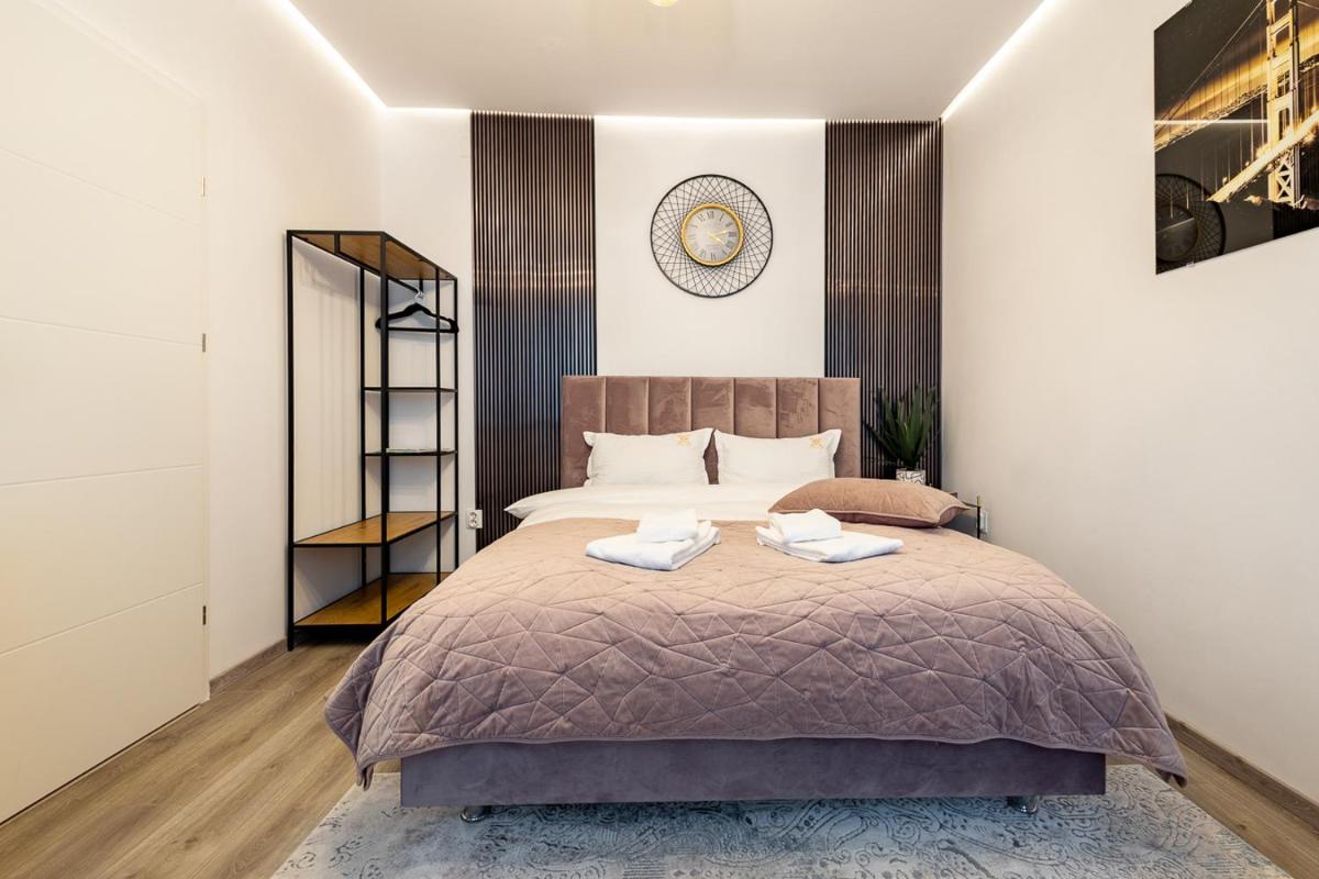 Modern Studio 9 May with Balcony - Hizvo