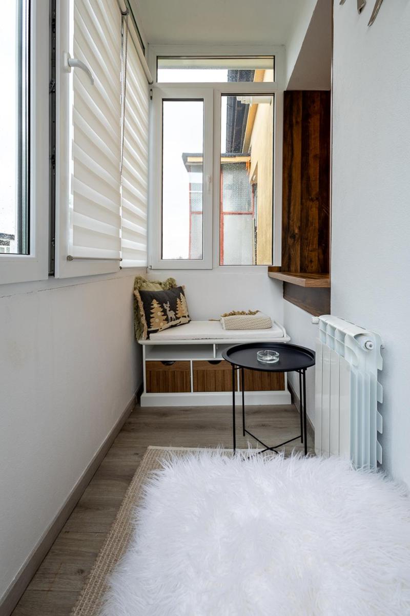Modern Studio 9 May with Balcony - Hizvo