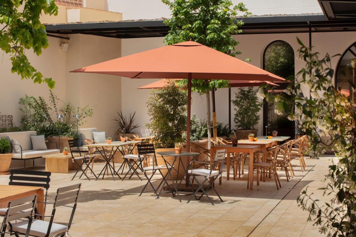 Un restaurante o sitio para comer en Elisabeth by the Sea Hotel