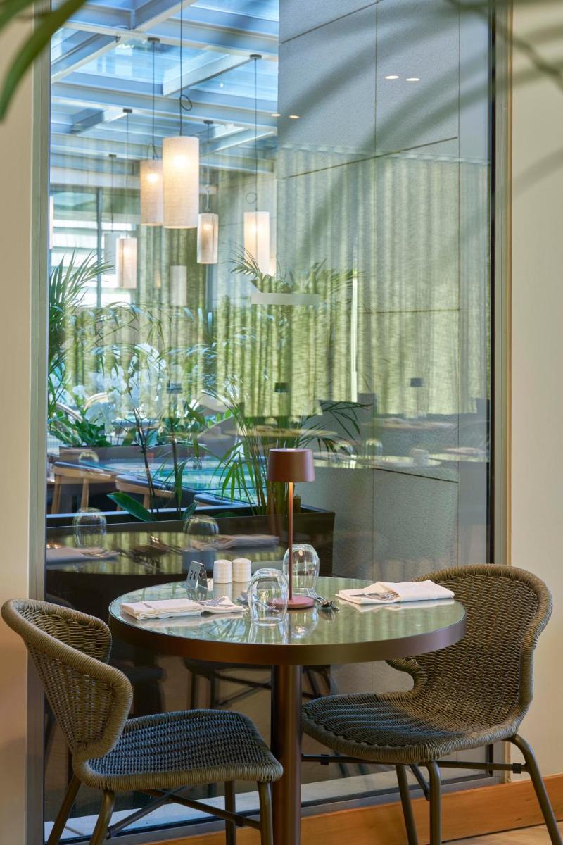Uma área de estar em Golden Residence Hotel