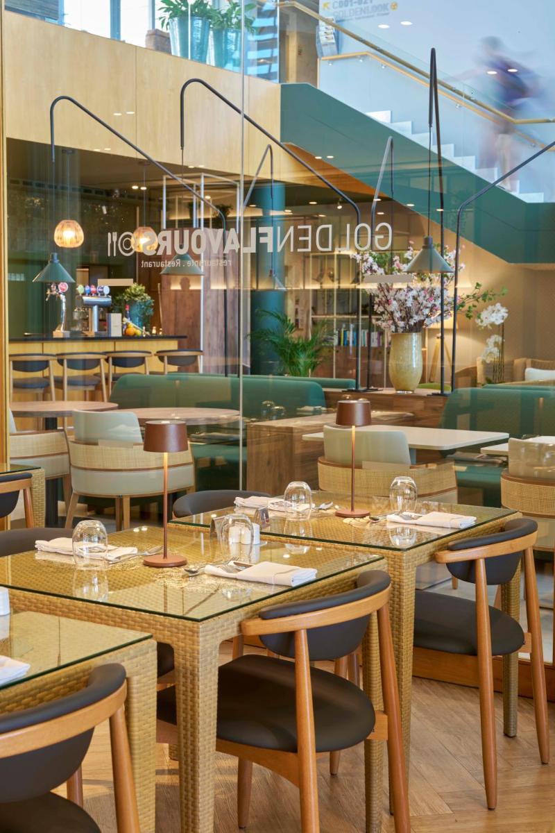 Um restaurante ou outro lugar para comer em Golden Residence Hotel