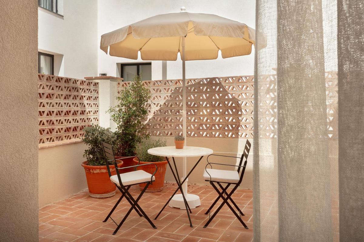 Un patio o zona al aire libre en Elisabeth by the Sea Hotel