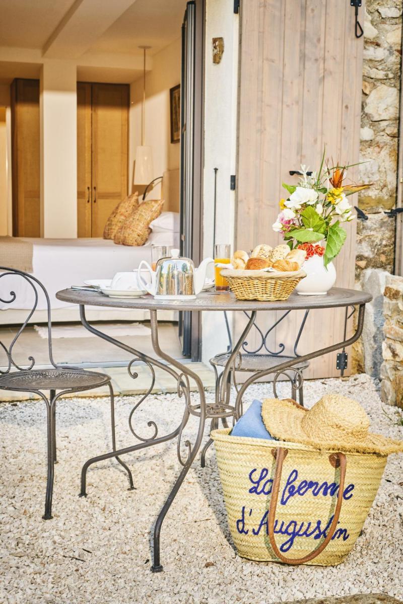 Photo de la galerie de l'établissement La Ferme D'Augustin, à Saint-Tropez