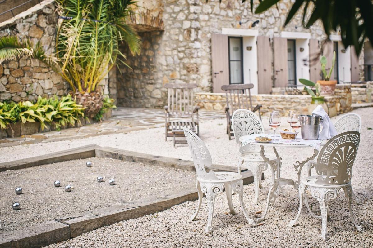 Terrasse ou espace extérieur de l'établissement La Ferme D'Augustin