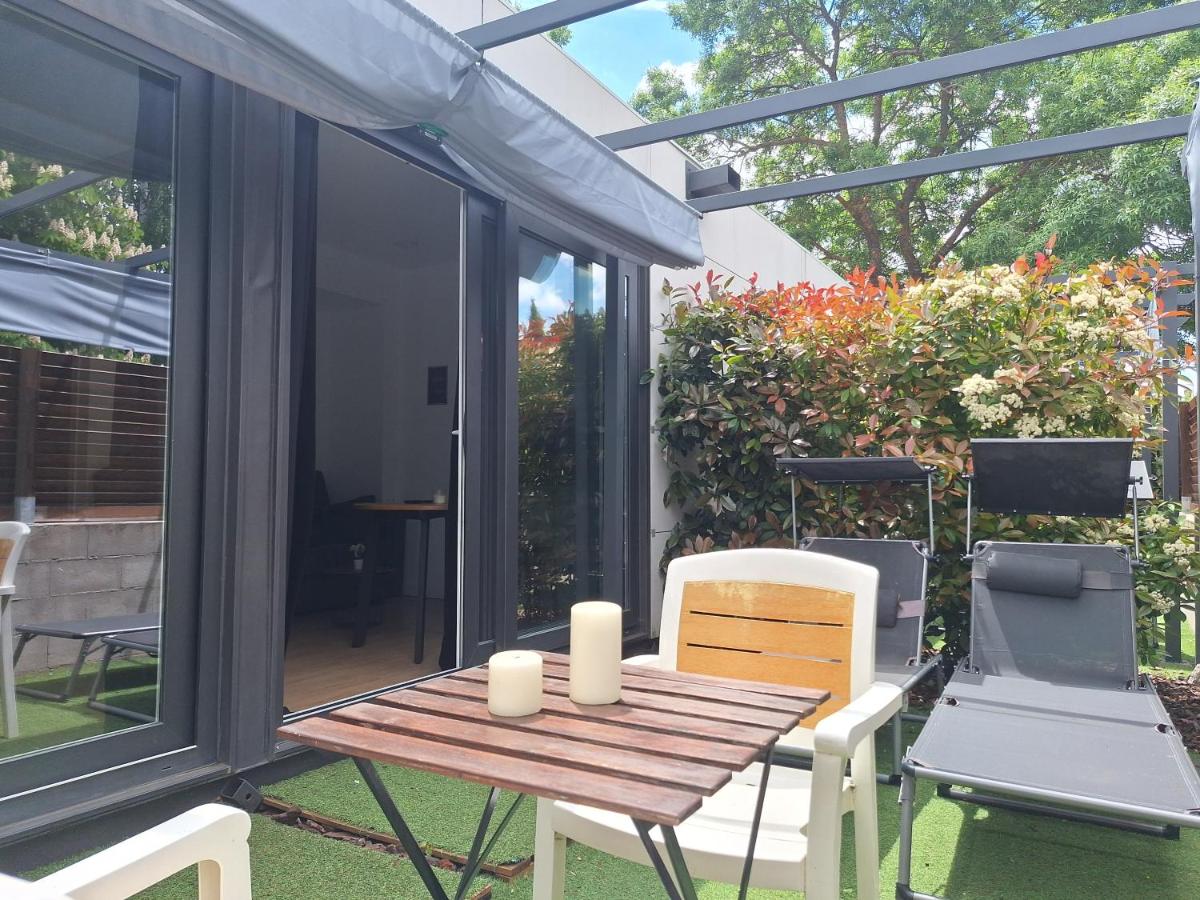 Acero y Piedra Apartamentos con jardín privado - Housity