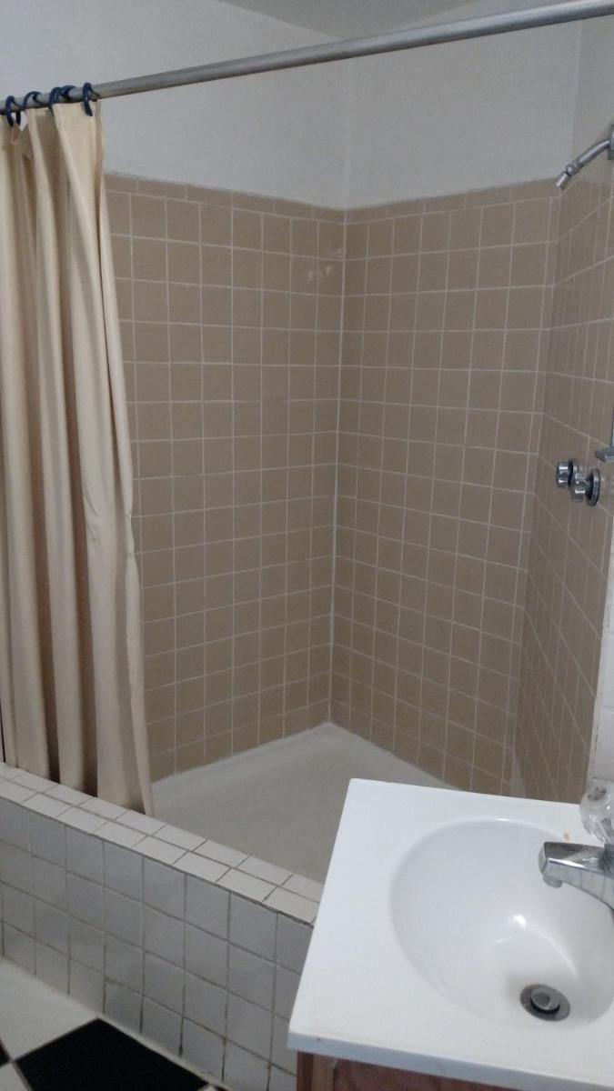 Essex House Motel - Housity