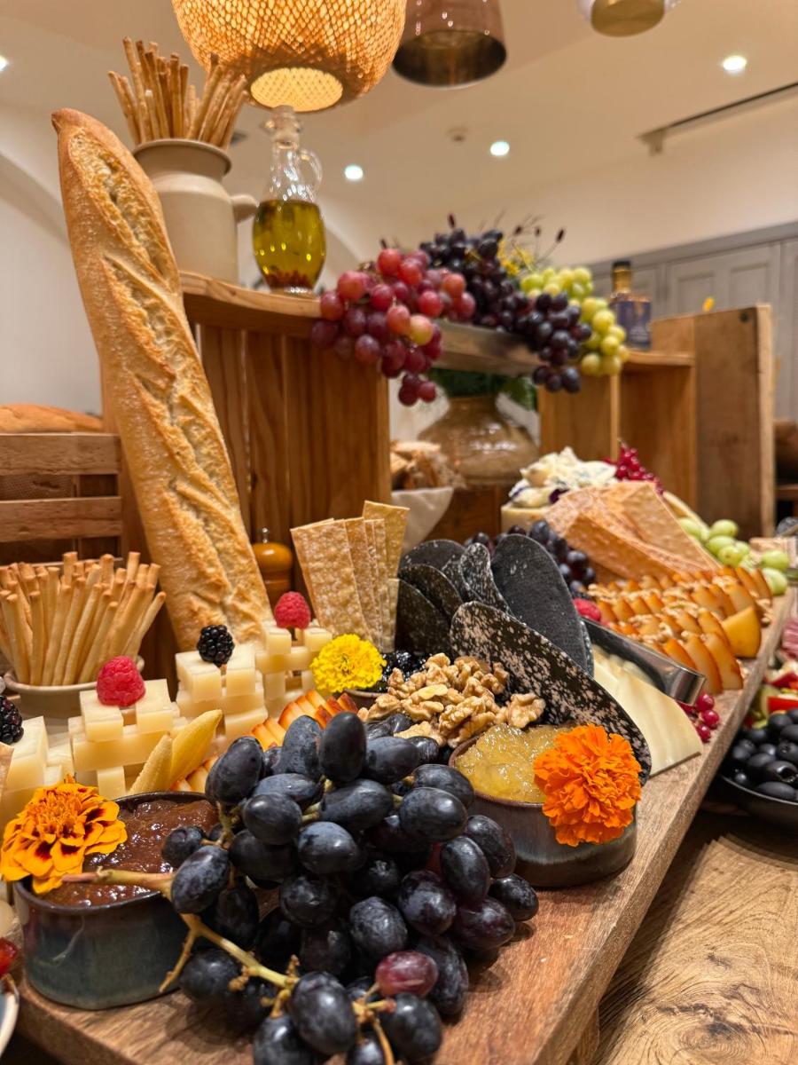 Comida en o cerca de este hotel