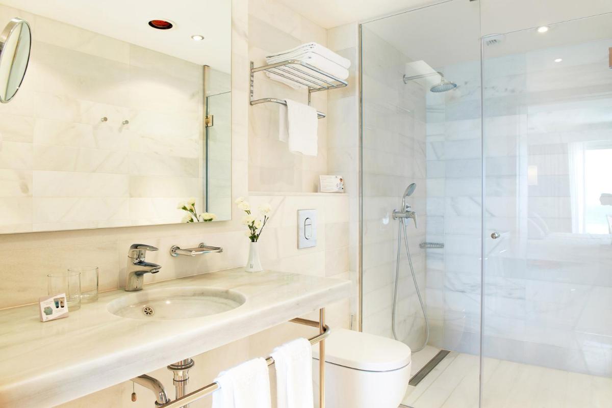 Un baño de Hipotels Hipocampo - Adults Only