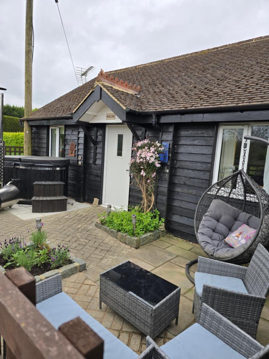 Willow Cottage in idyllic location - Housity