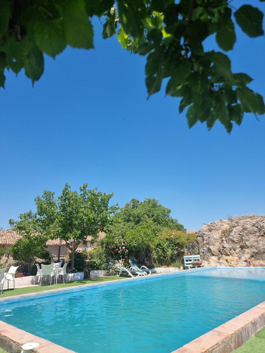 Casa Rural Casaplana, grupos grandes, 1500m2 de casa, piscina privada y patio, 2 barbacoas, Zona Prepirineo - Housity