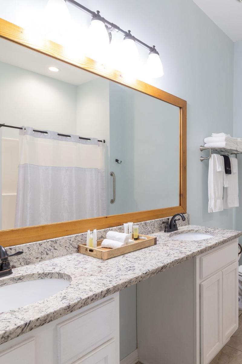 Hotel Whiskey in Pass Christian - Housity