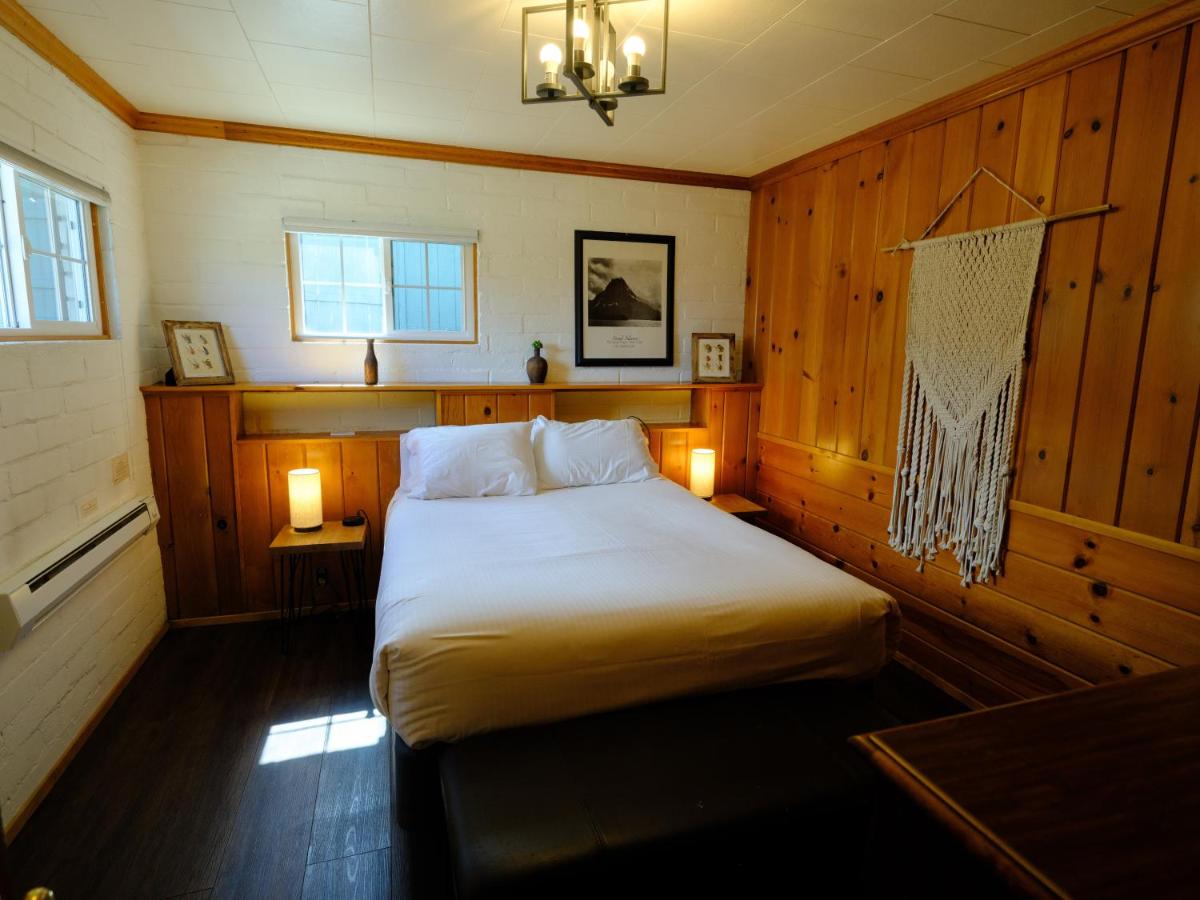 Lake Front Cabins - Housity