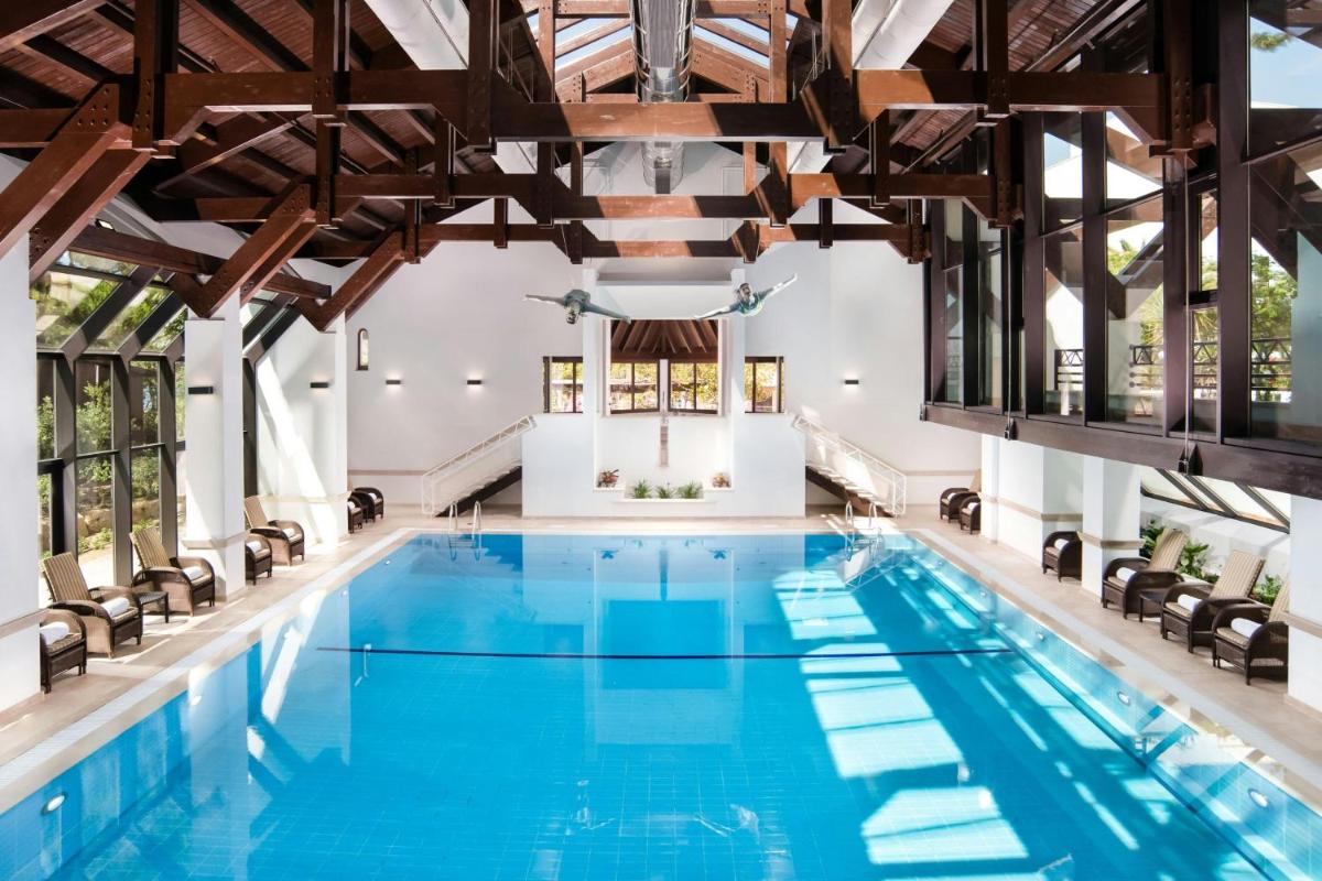 A piscina em ou perto de Pine Cliffs Ocean Suites, a Luxury Collection Resort & Spa, Algarve