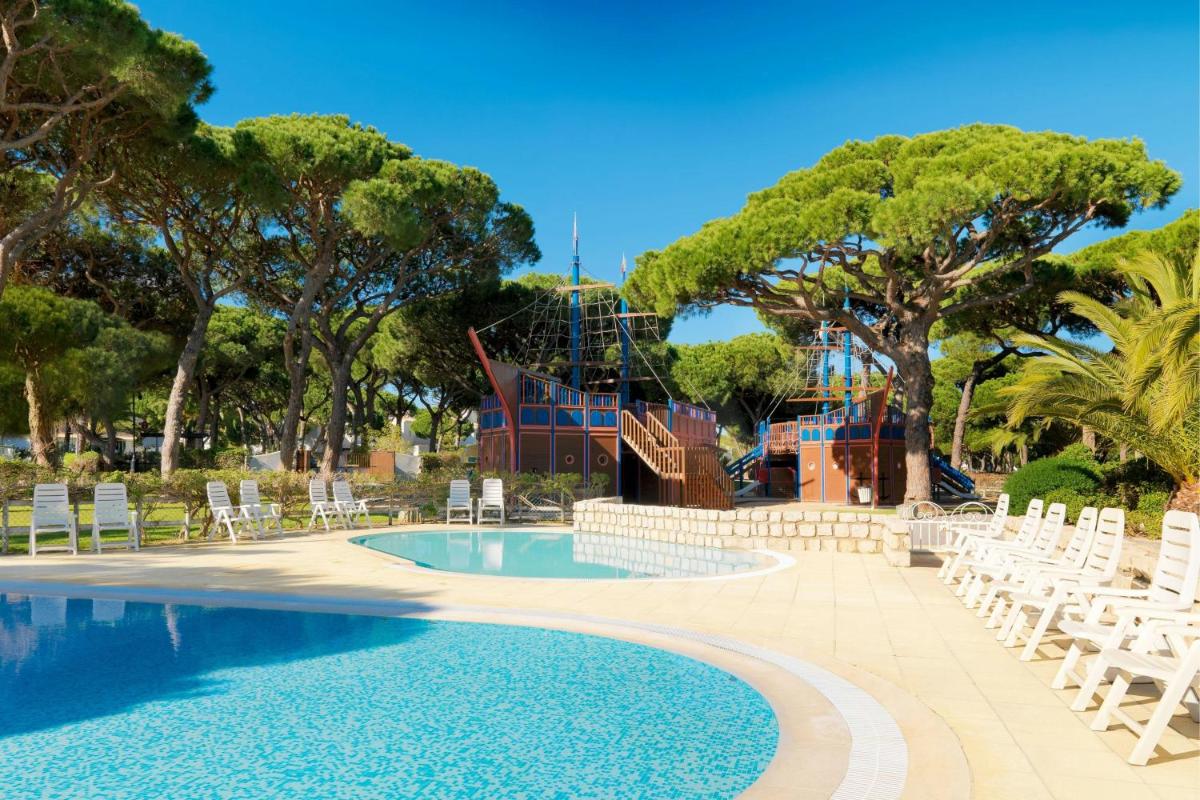 A piscina em ou perto de Pine Cliffs Ocean Suites, a Luxury Collection Resort & Spa, Algarve