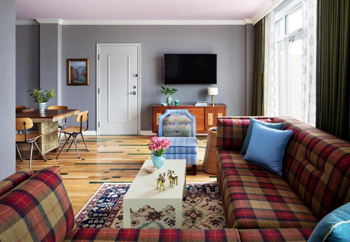 Graduate by Hilton Chapel Hill - Housity