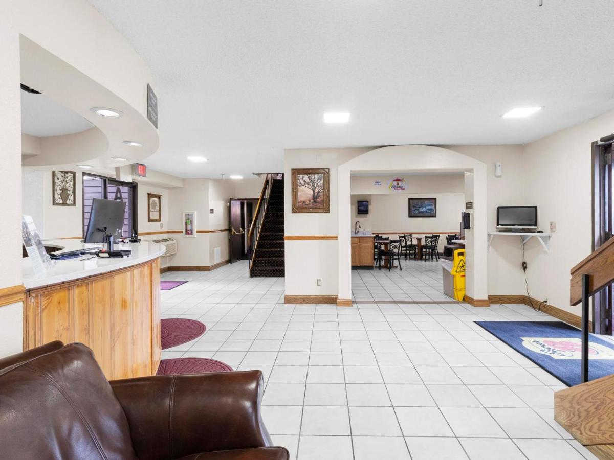 Super 8 by Wyndham Ogallala - Housity