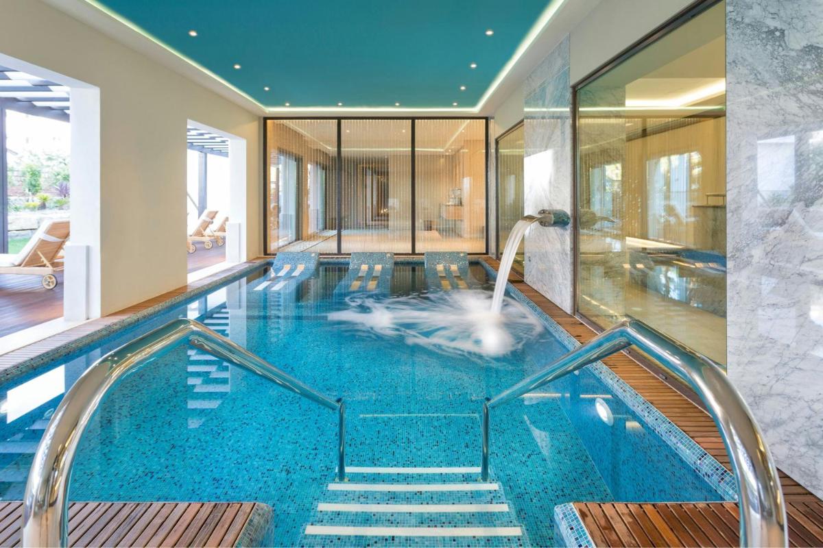 A piscina em ou perto de Pine Cliffs Hotel, a Luxury Collection Resort, Algarve