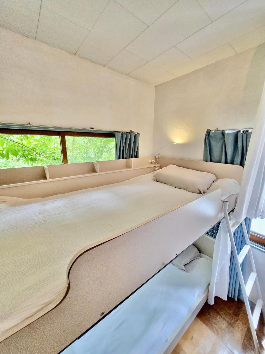 Vanguard Backpackers - Housity