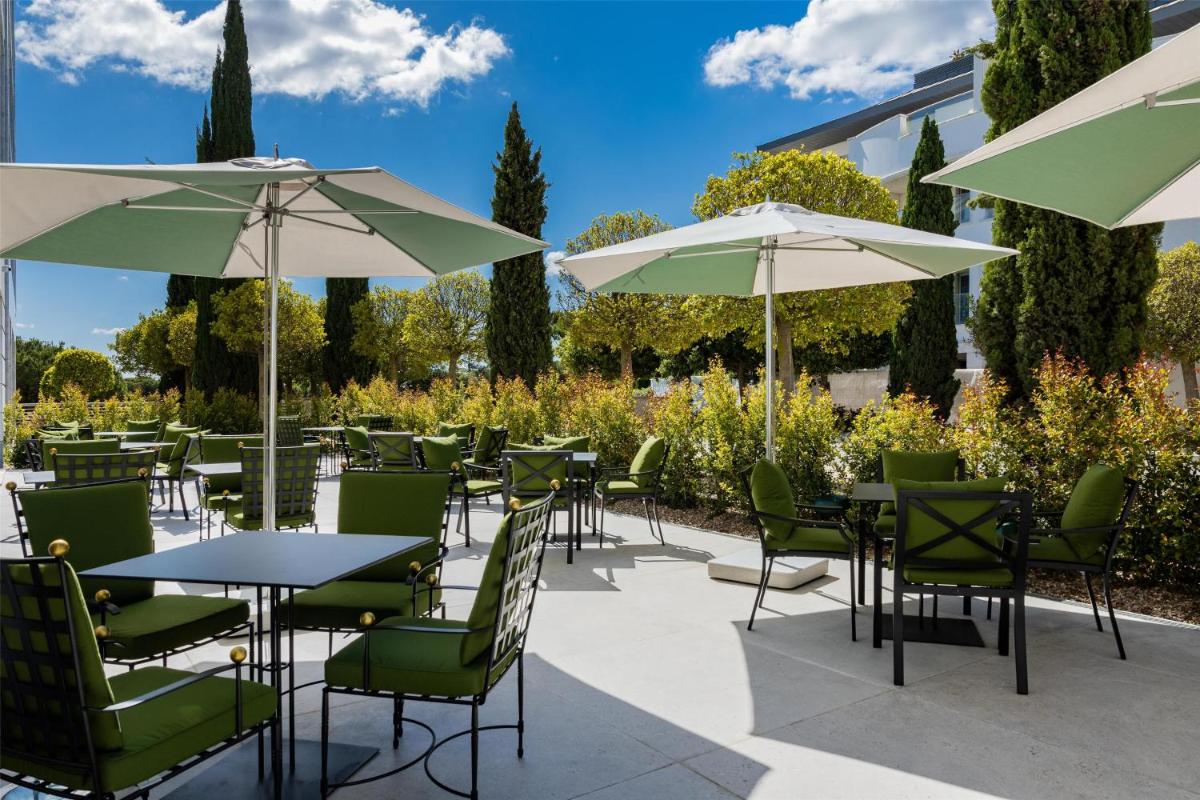 Um jardim no exterior de Conrad Algarve