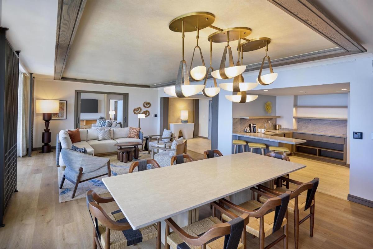 Hilton Hawaiian Village Waikiki Beach Resort - Housity