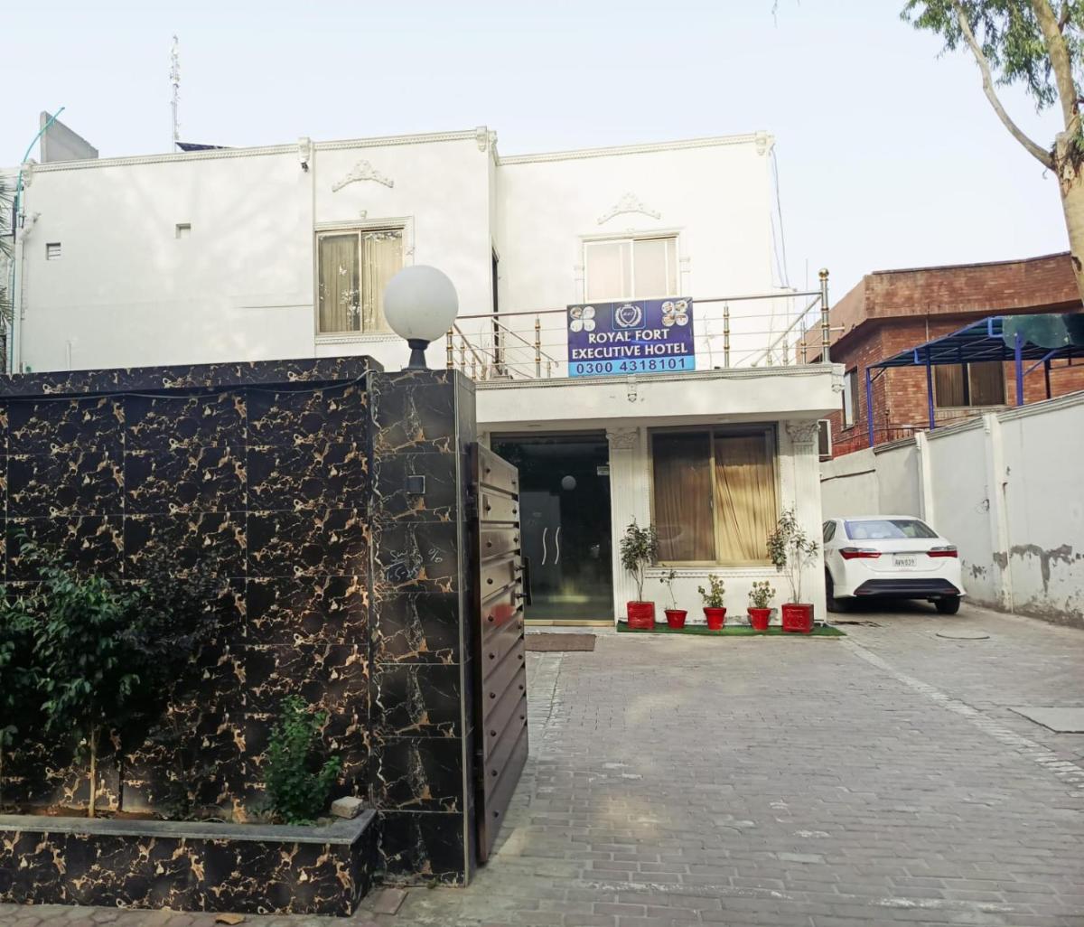 Royal Fort Executive Hotel Gulberg - Housity