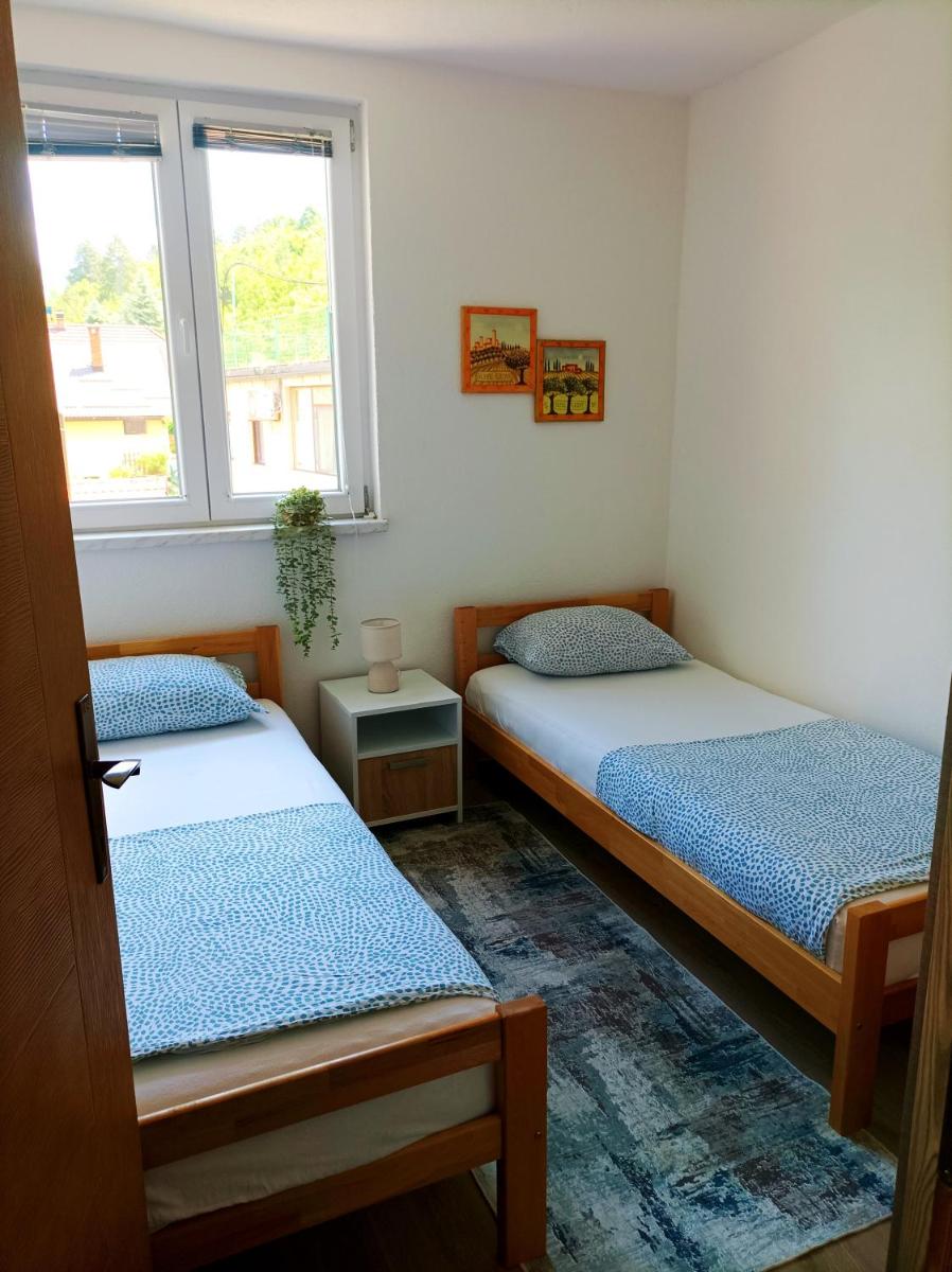Dina apartman Jablaničko jezero - Housity