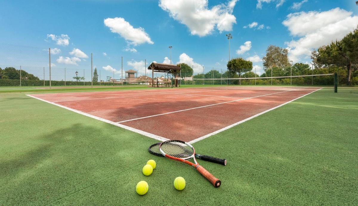Instalaciones para jugar a tenis o squash en La Cala Resort o alrededores