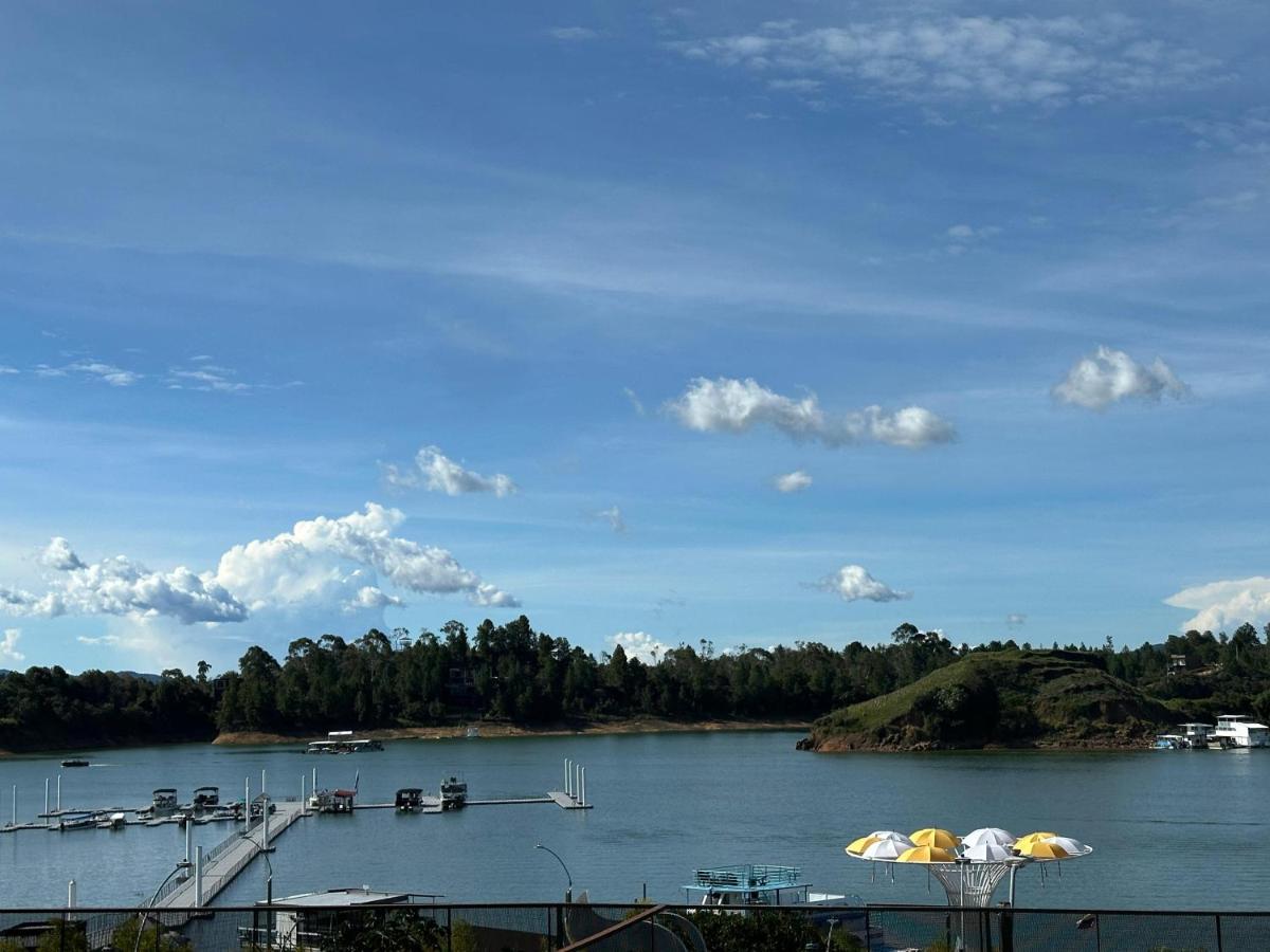 Hotel Bahia Guatape - Housity