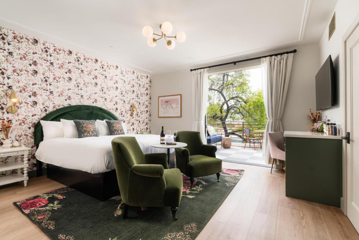 Petit Soleil - Bed, Breakfast and Bar - Housity