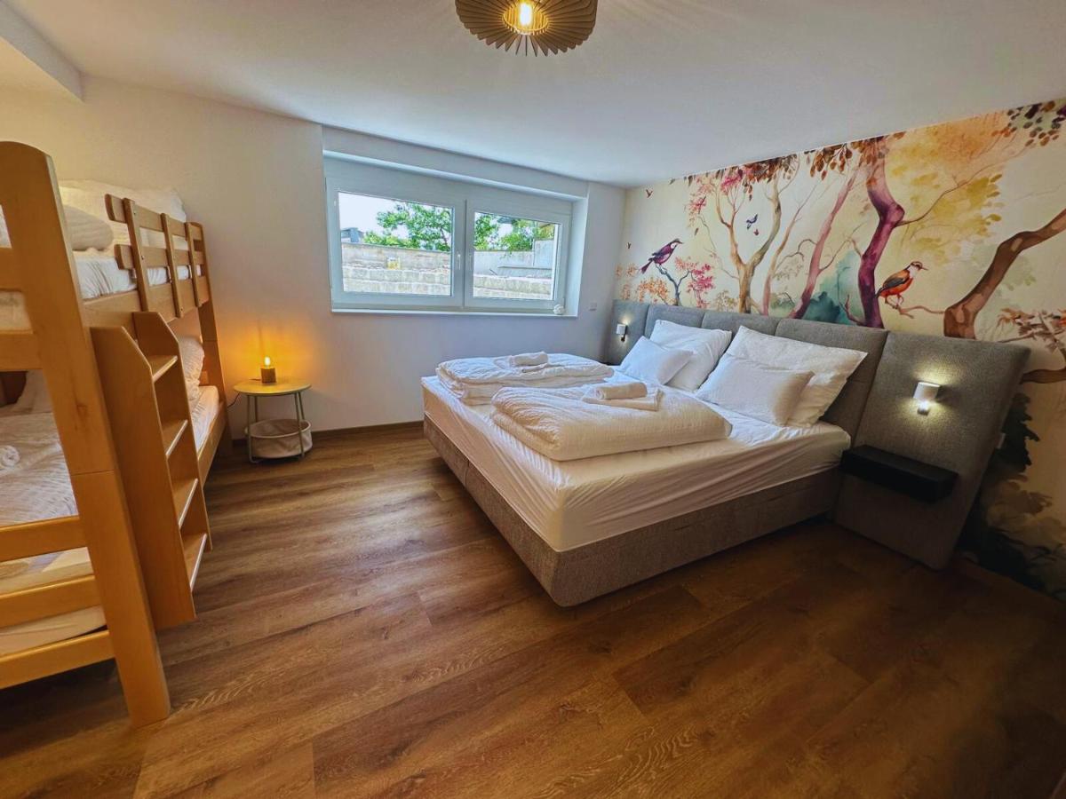 Frankenherz-Apartments - Premium Wohnung mit Terrasse, nahe Playmobil-Funpark & zur Messe, Self-Check-In - Housity