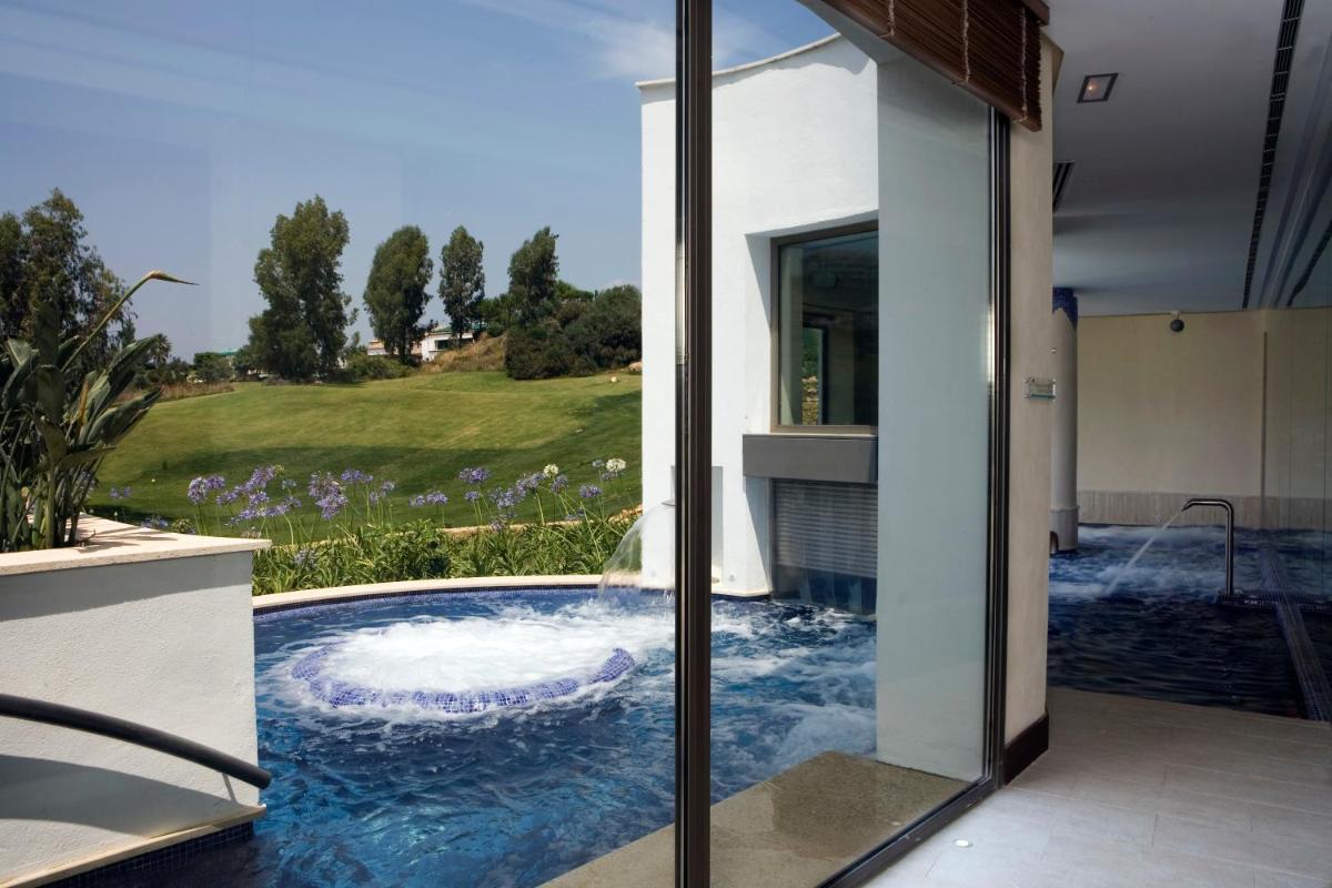 Piscina en o cerca de La Cala Resort
