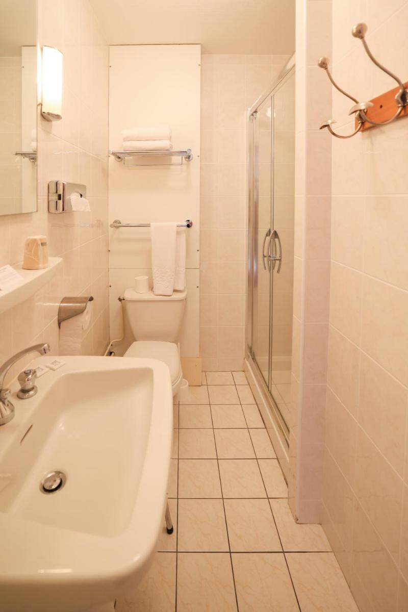 Salle de bains dans l'établissement Best Western Grand Hotel de Paris & Spa