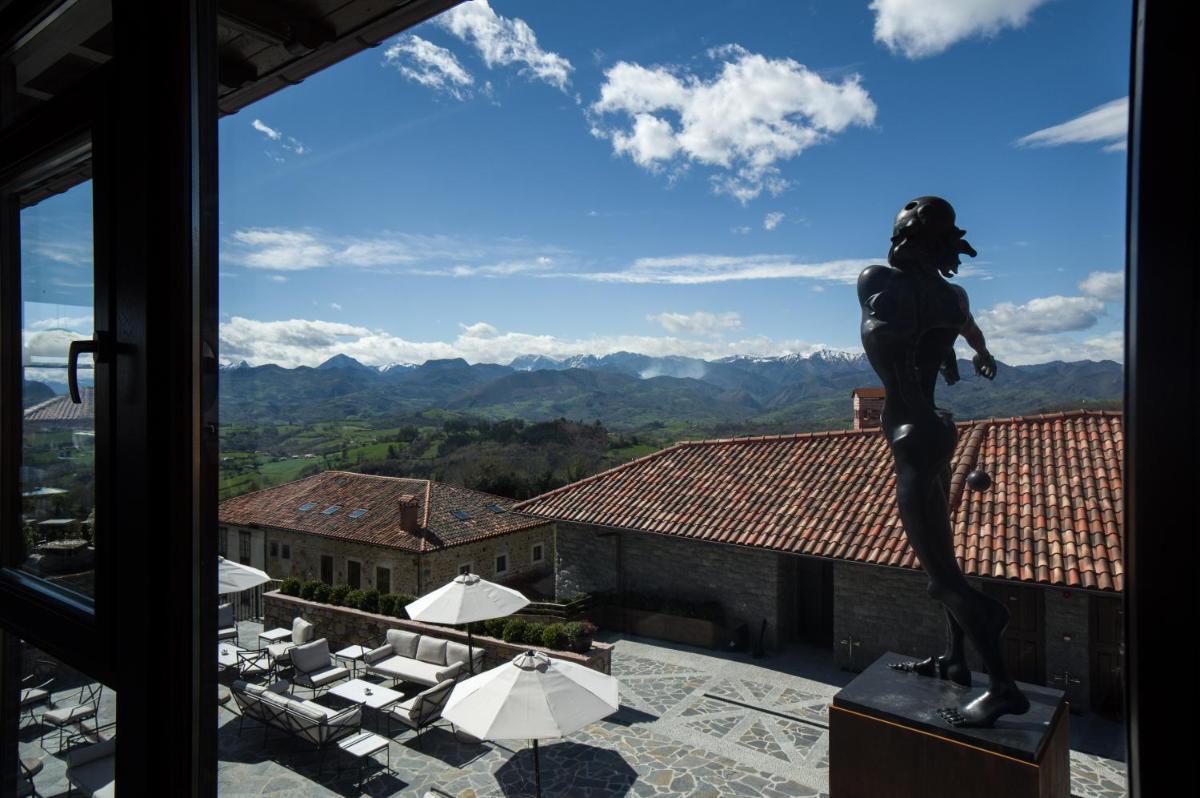 Vista general de una montaña o vista desde el hotel