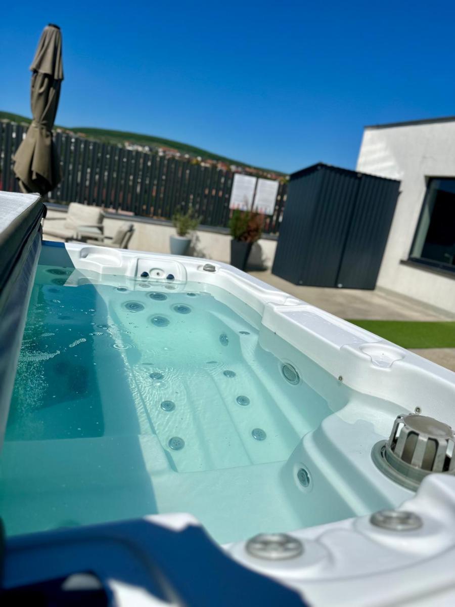 Thome Hoia Jacuzzi - Hizvo