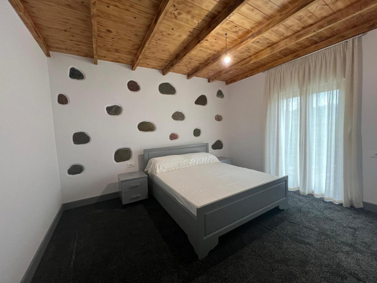 Nia's Farm - Housity